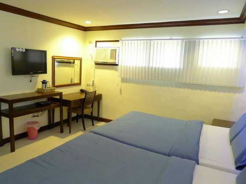 Bluefins Resort Lapu-Lapu City Exterior photo