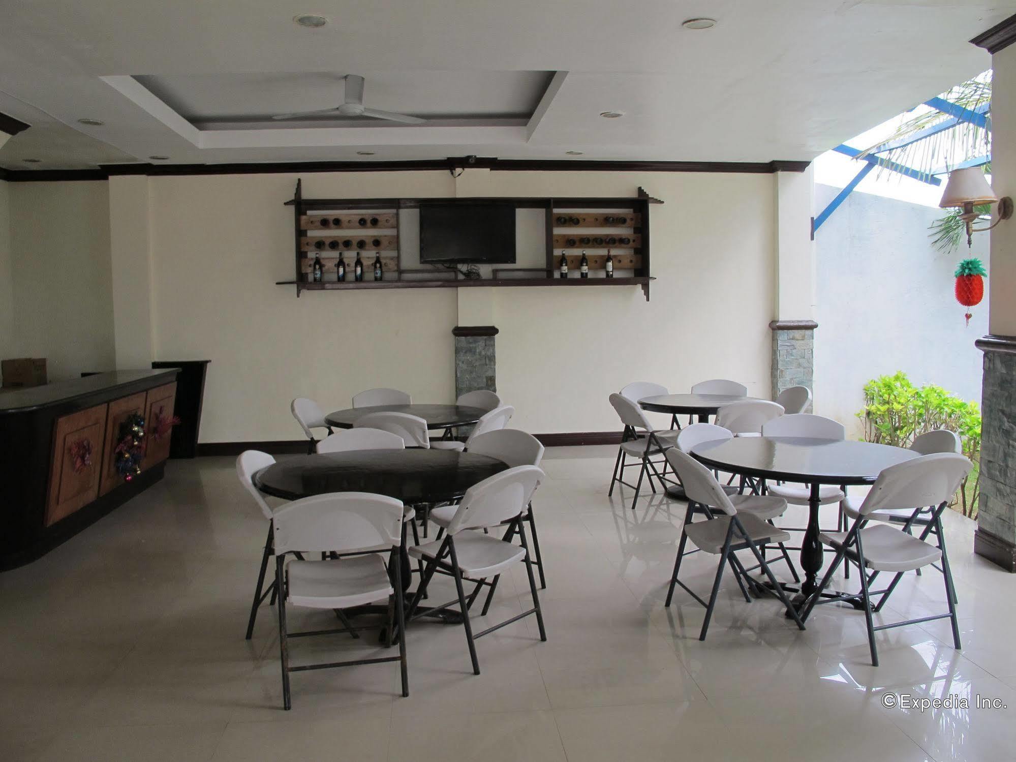 Bluefins Resort Lapu-Lapu City Exterior photo