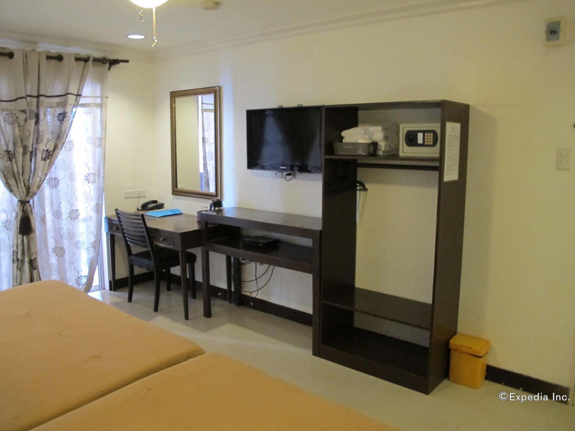 Bluefins Resort Lapu-Lapu City Exterior photo